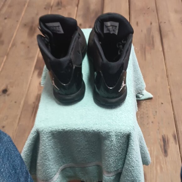 Youths Jordan's high tops - Picture 3 of 3